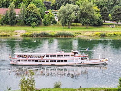 Ausflugsschiffahrt auf dem Rhein